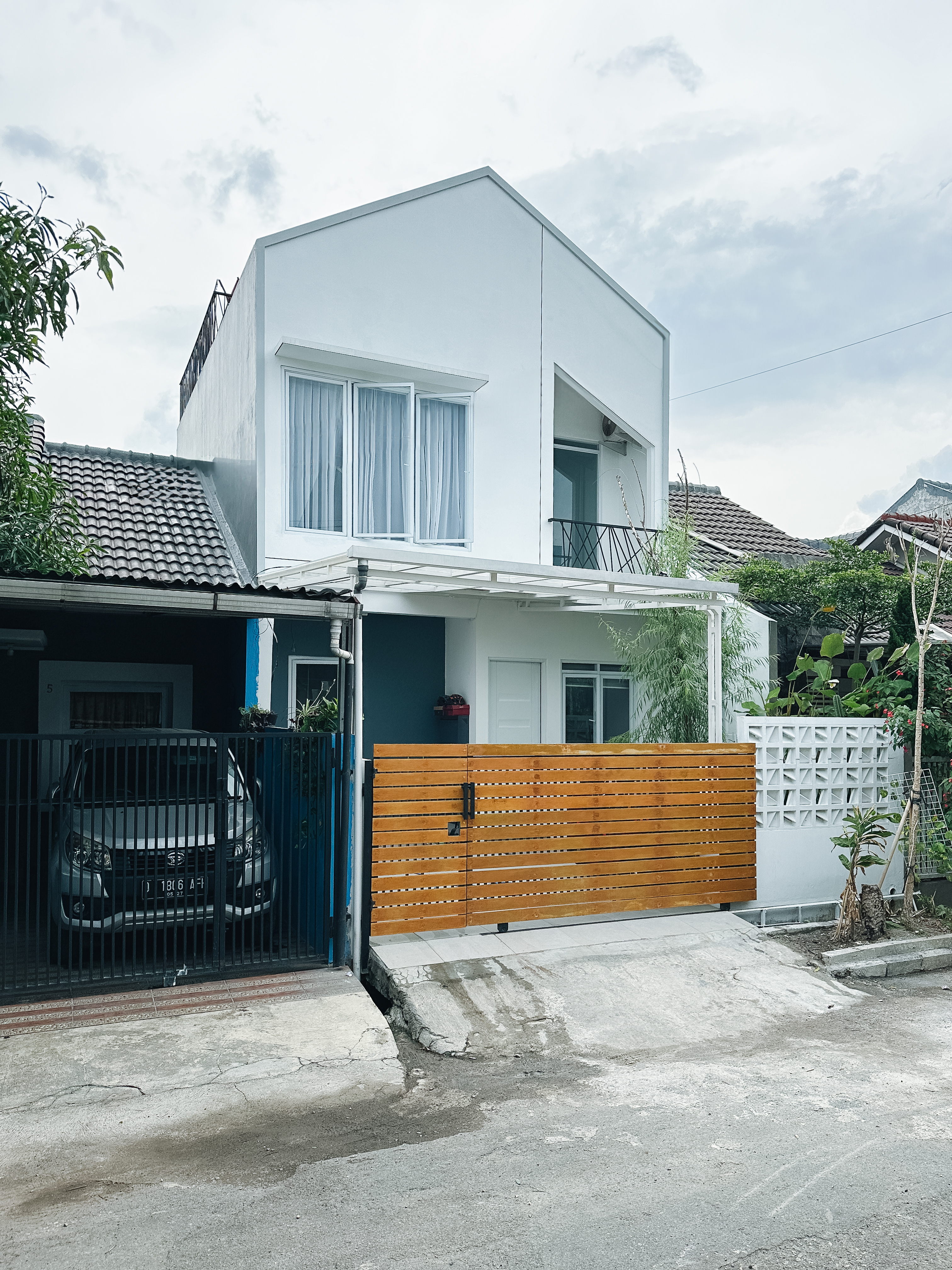 tampak depan rumah miring project RB 096