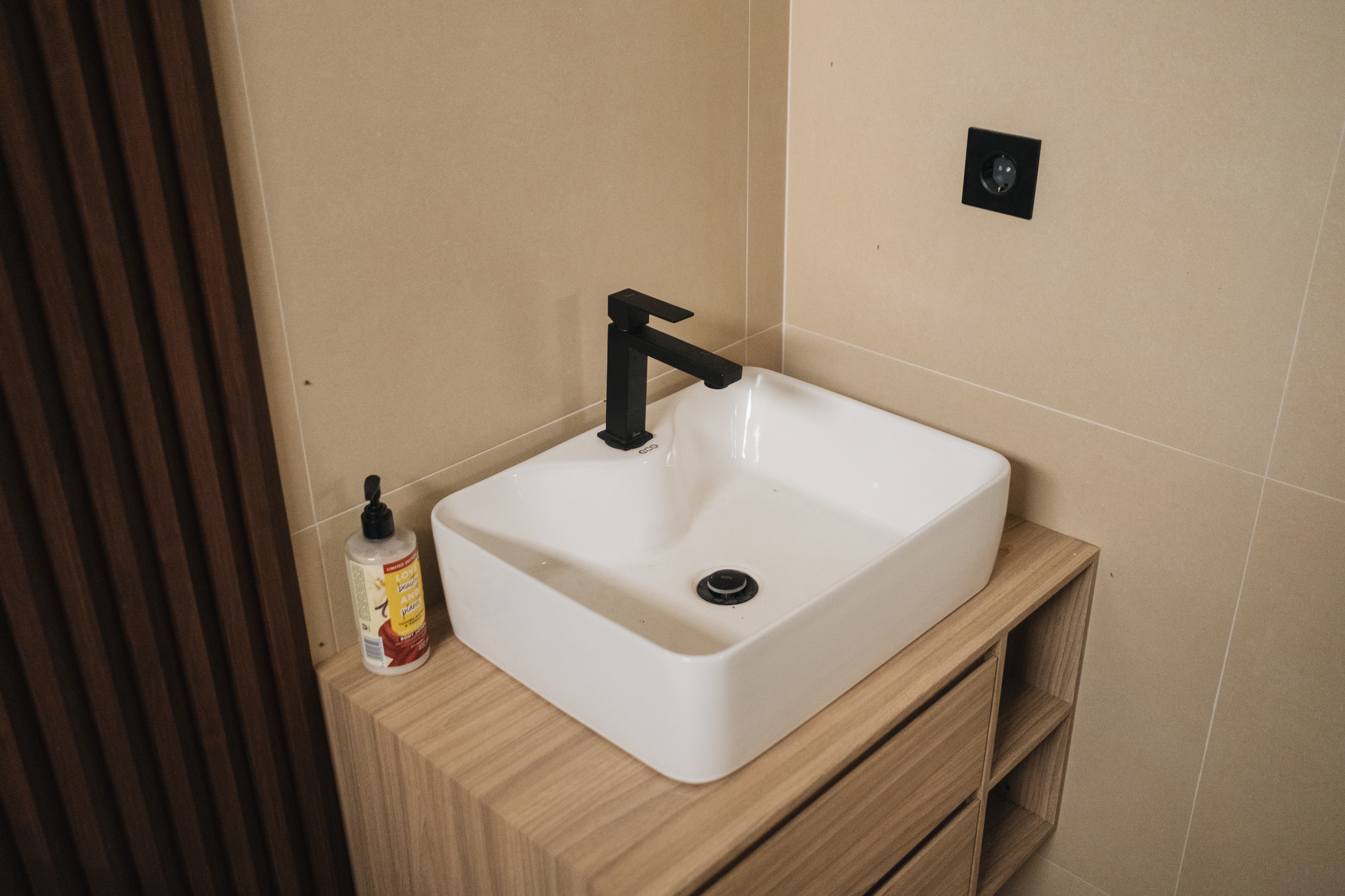 Kamar Mandi Utama 02 - washtafel Project RB 080