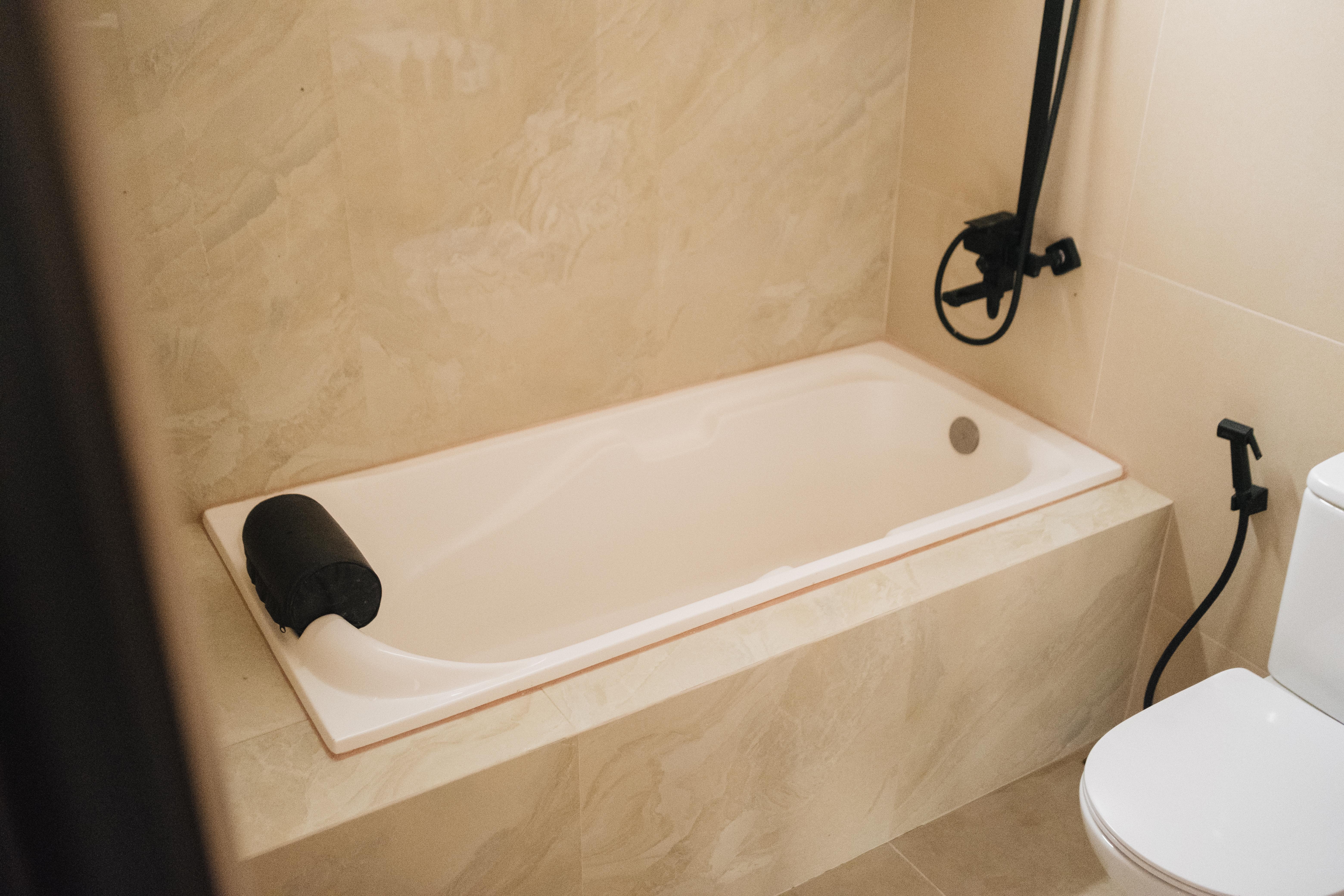 Kamar Mandi Utama 03 -bathtub Project RB 080